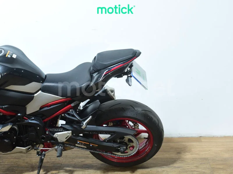 Kawasaki Z900 - Vista 9
