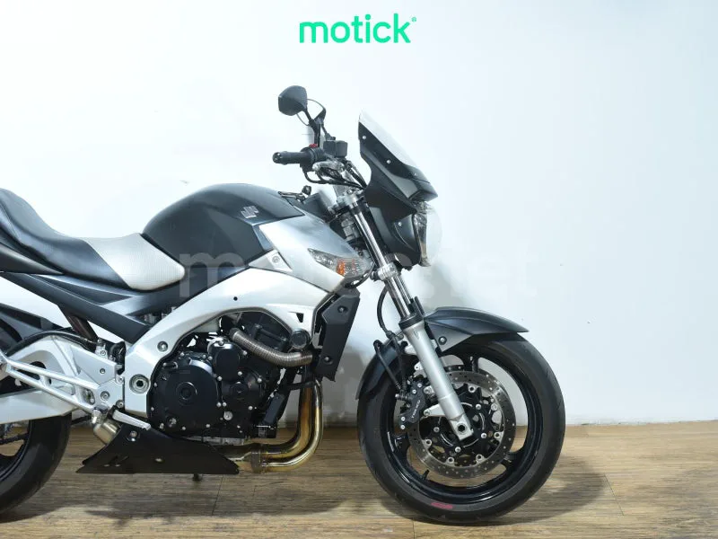 Suzuki GSR600 - Vista 4