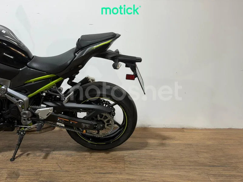 Kawasaki Z900 - Vista 9