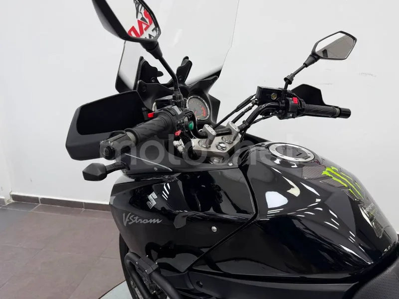 Suzuki V-Strom 1000 - Vista 11