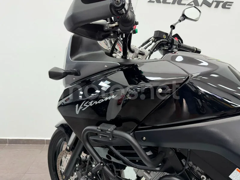 Suzuki V-Strom 1000 - Vista 12
