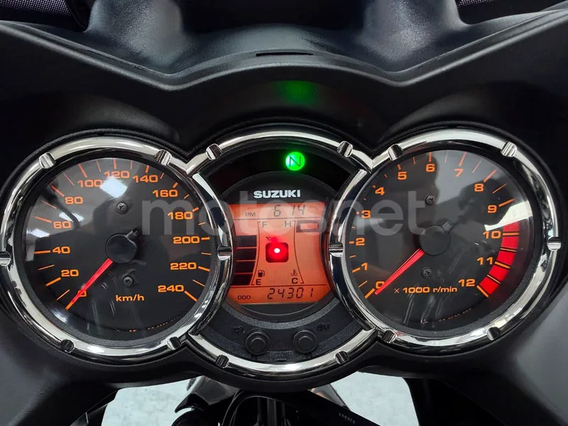 Suzuki V-Strom 1000 - Vista 13