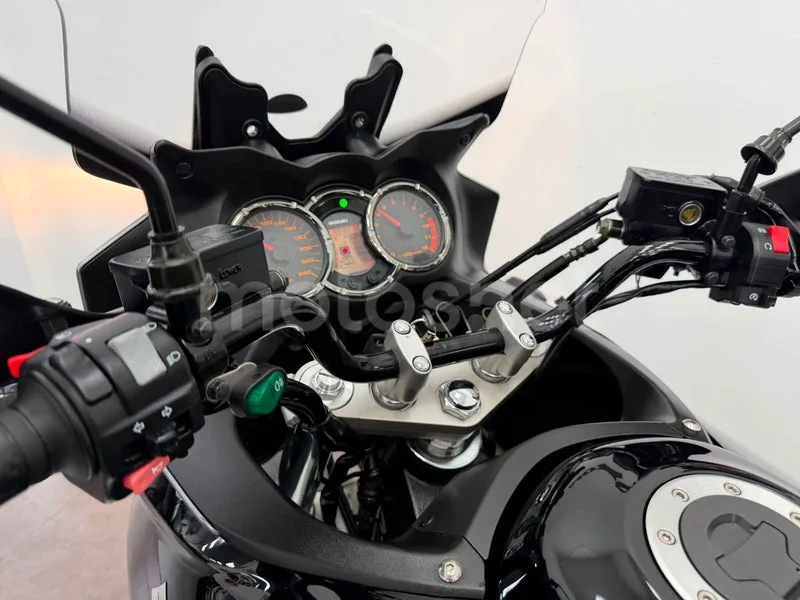 Suzuki V-Strom 1000 - Vista 14