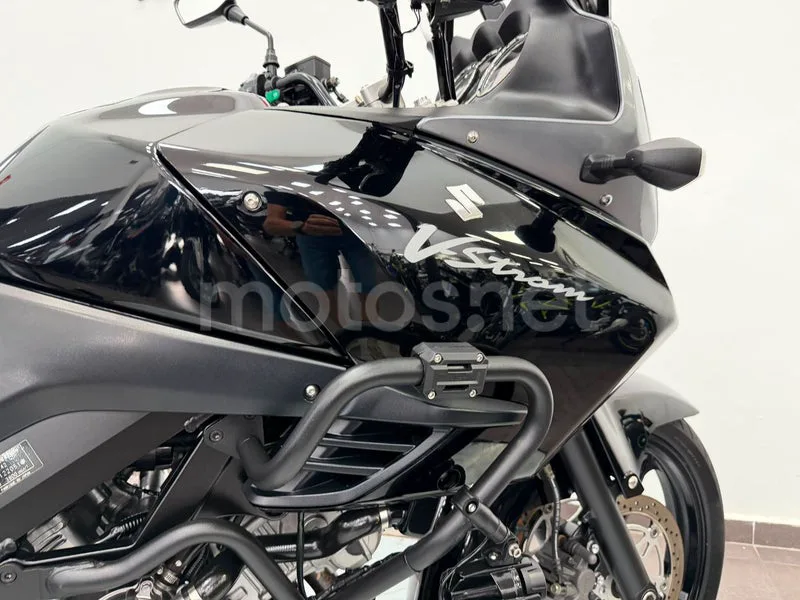 Suzuki V-Strom 1000 - Vista 8