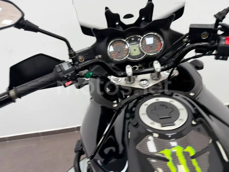 Suzuki V-Strom 1000 - Vista 9