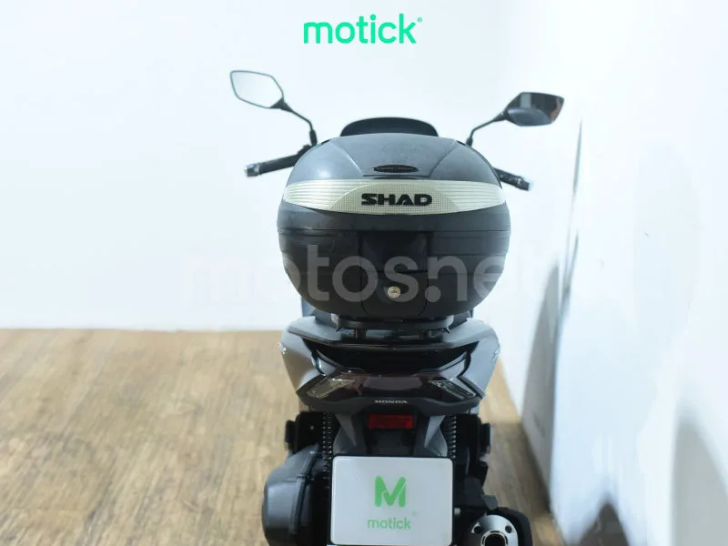 Honda PCX125 - Vista 6