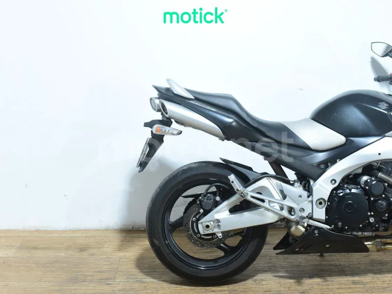 Suzuki GSR600 - Vista 3