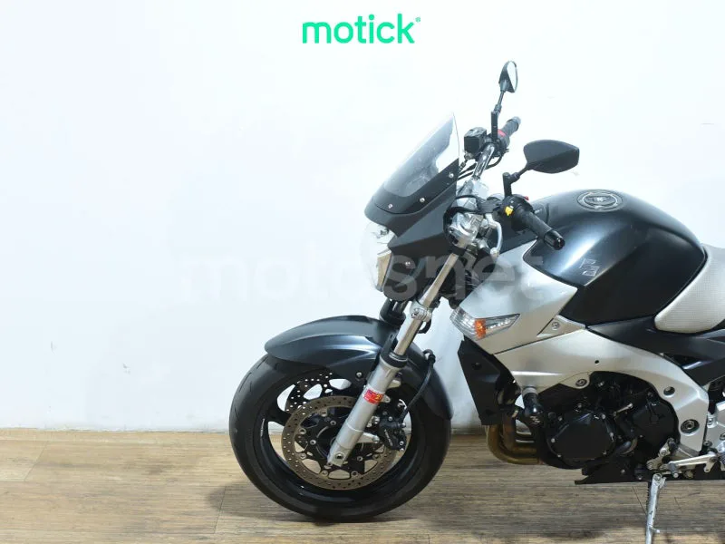 Suzuki GSR600 - Vista 8