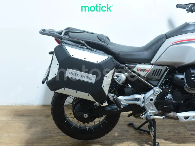 Moto Guzzi V85 TT - Vista 3