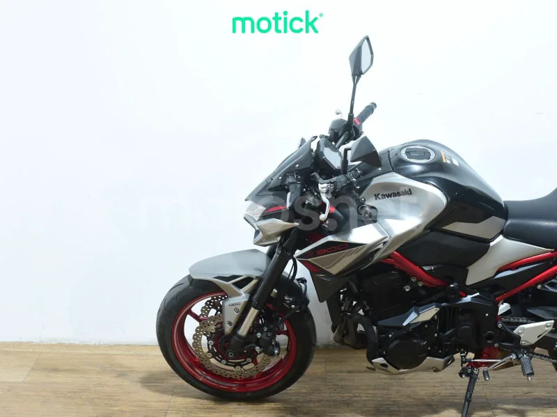 Kawasaki Z900 - Vista 8