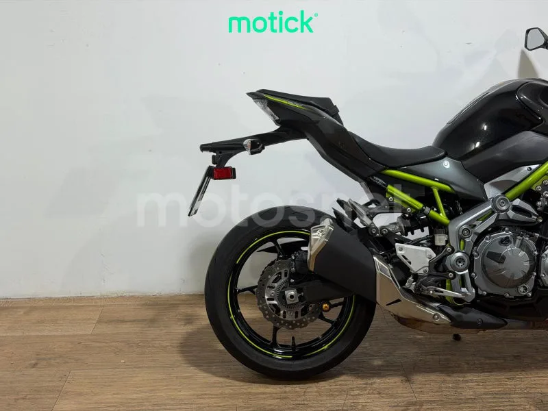 Kawasaki Z900 - Vista 3