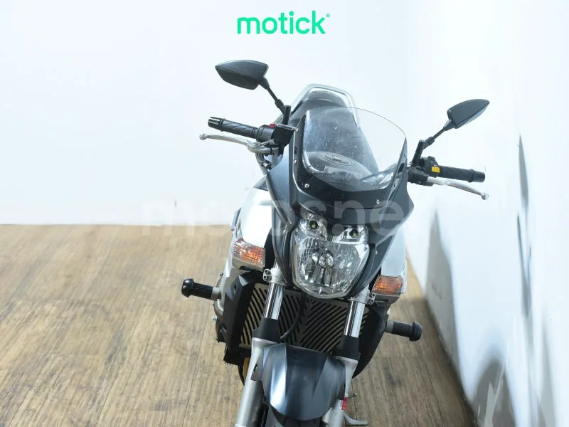 Suzuki GSR600 - Vista 11