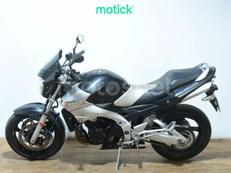 Suzuki GSR600 - Vista 7