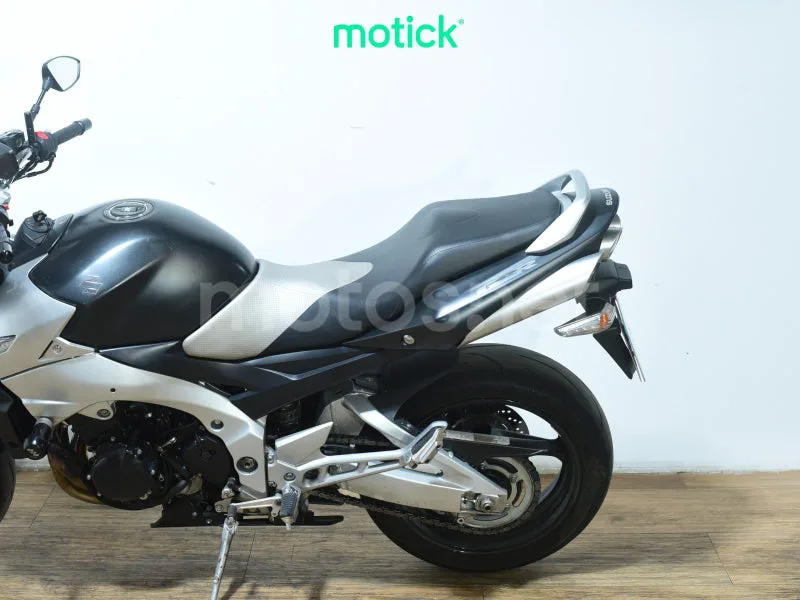 Suzuki GSR600 - Vista 9