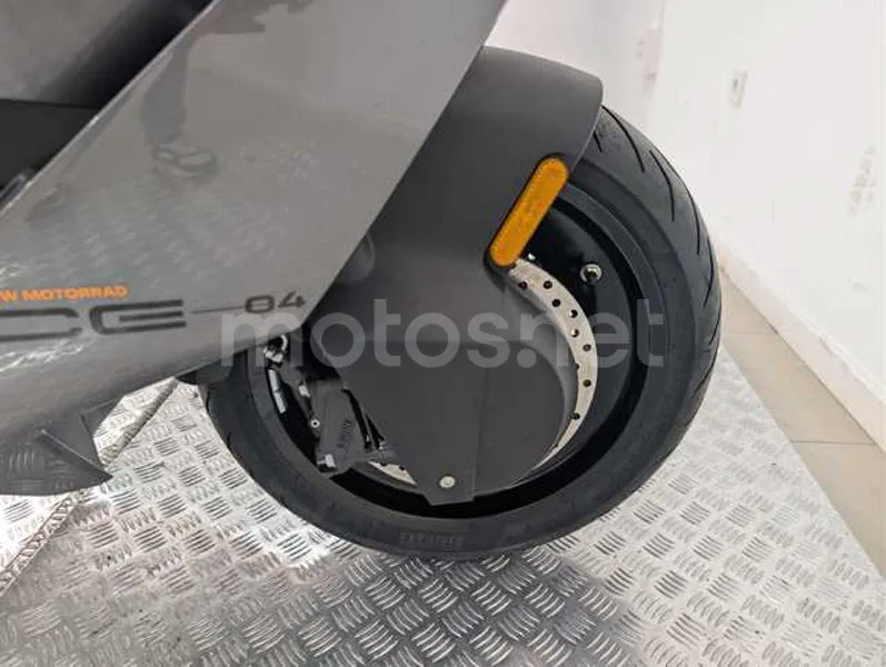 BMW CE 04 - Vista 17