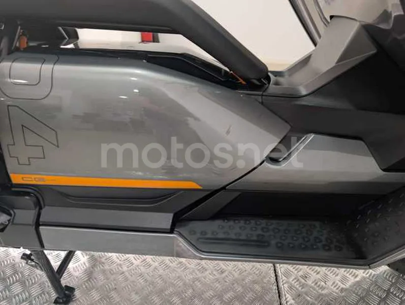 BMW CE 04 - Vista 18