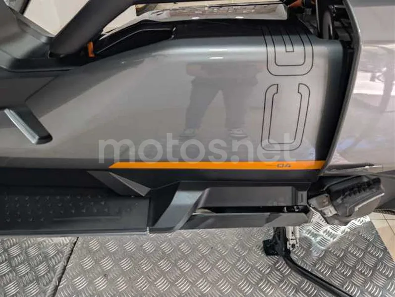 BMW CE 04 - Vista 19
