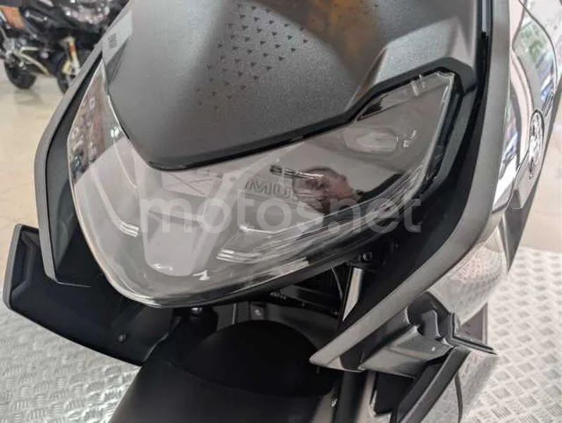 BMW CE 04 - Vista 10