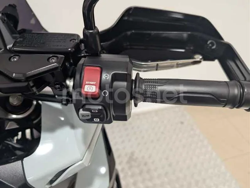 Honda X-ADV - Vista 11