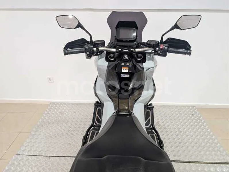 Honda X-ADV - Vista 13