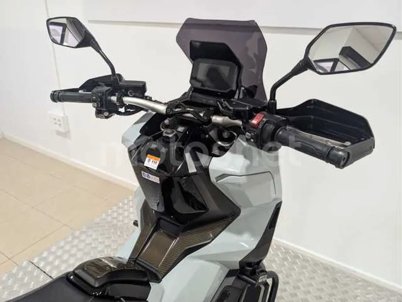 Honda X-ADV - Vista 14