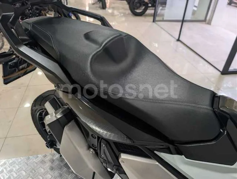 Honda X-ADV - Vista 17