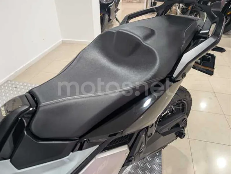 Honda X-ADV - Vista 19