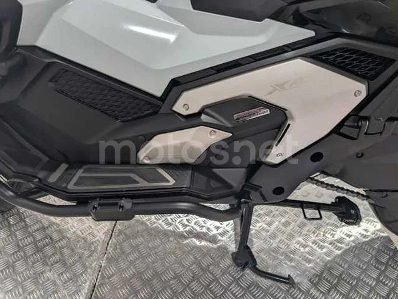 Honda X-ADV - Vista 20