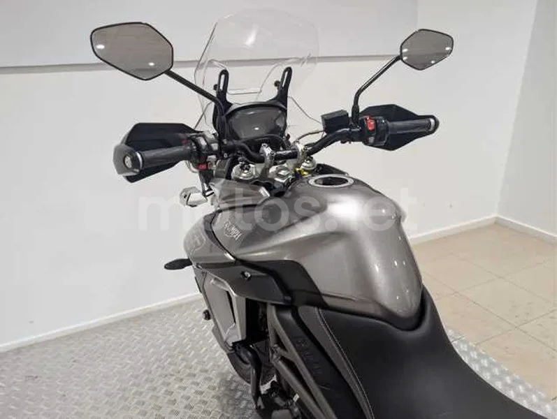 Triumph Tiger 800 - Vista 12