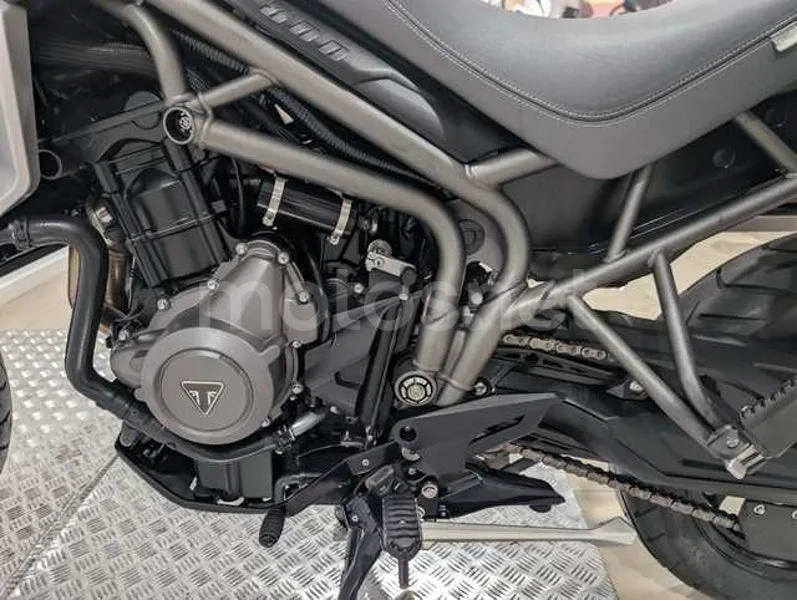 Triumph Tiger 800 - Vista 21
