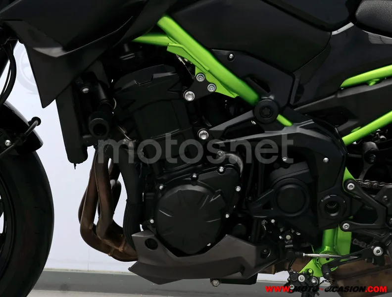 Kawasaki Z900 - Vista 10