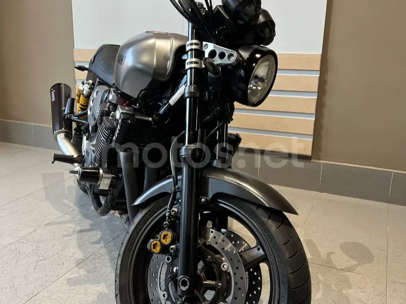 Yamaha XJR1300 - Vista 4