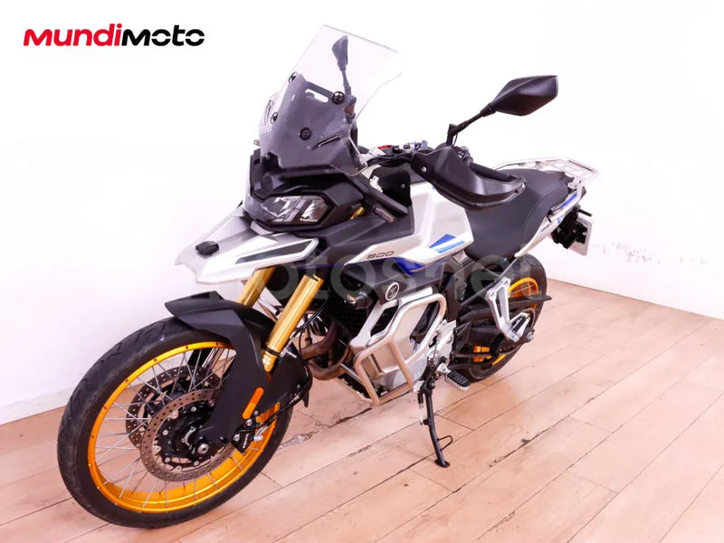 Voge 900DSX - Vista 7