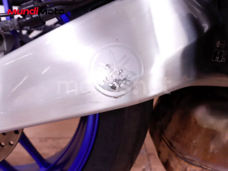 Yamaha MT-09 - Vista 15