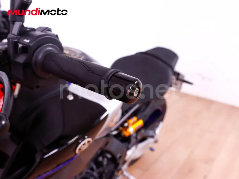 Yamaha MT-09 - Vista 20