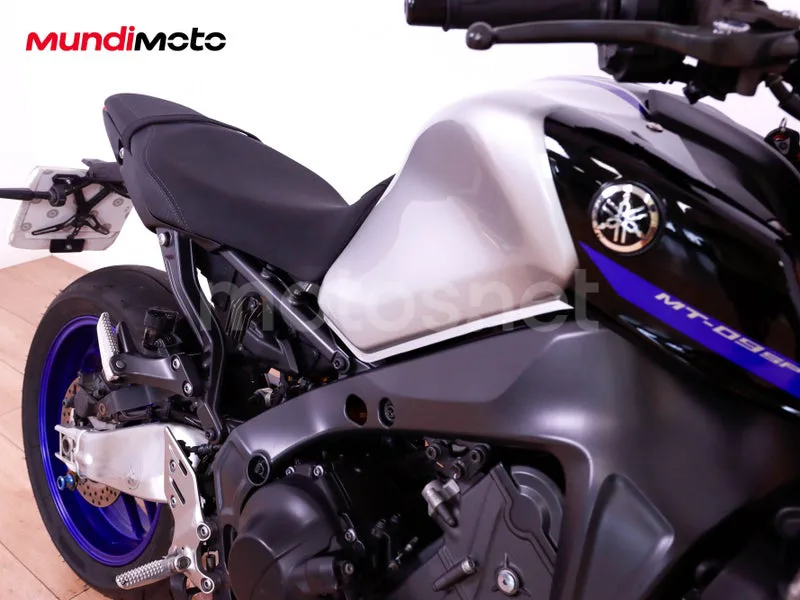 Yamaha MT-09 - Vista 24
