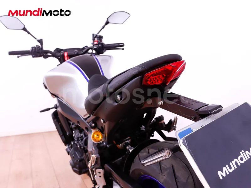 Yamaha MT-09 - Vista 9