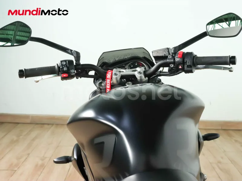 Triumph Street Triple - Vista 11