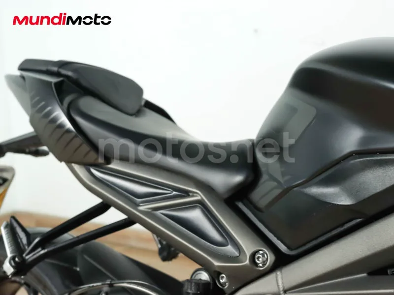 Triumph Street Triple - Vista 17