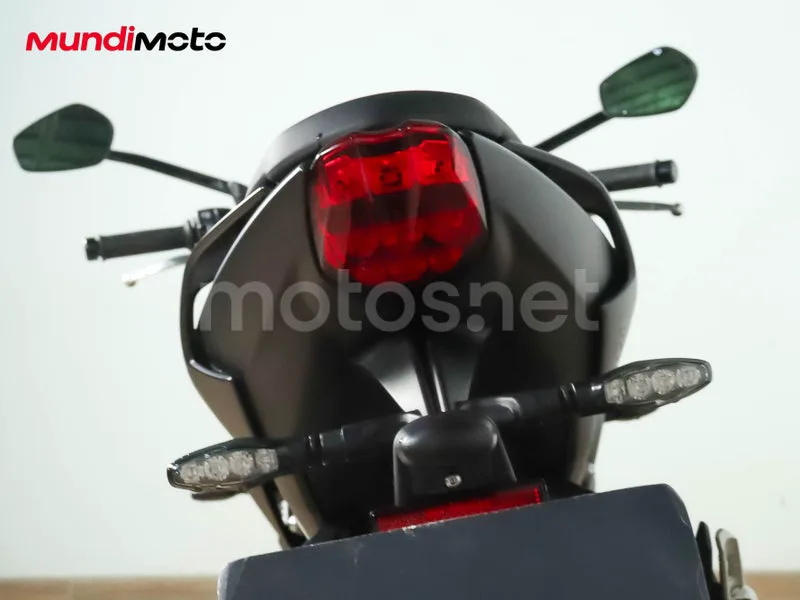 Triumph Street Triple - Vista 9