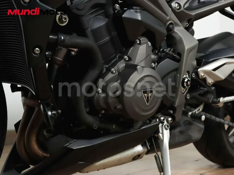 Triumph Street Triple - Vista 10