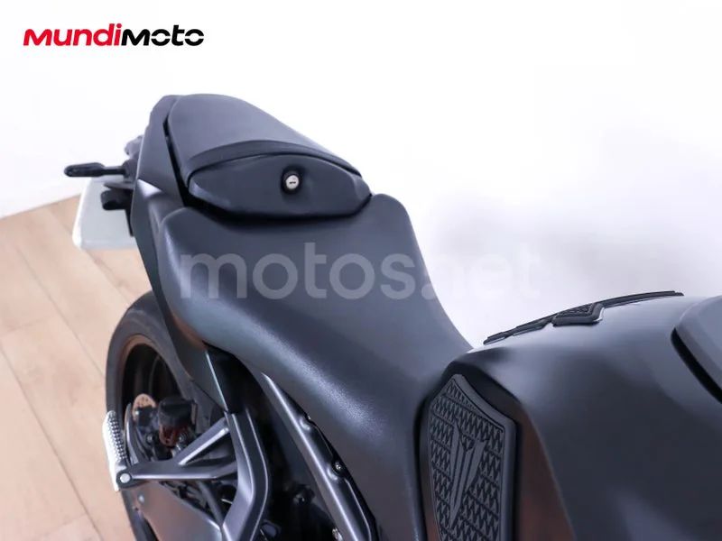 Yamaha MT-09 - Vista 21