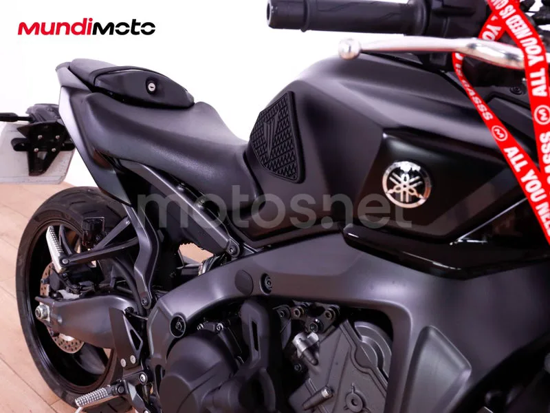 Yamaha MT-09 - Vista 24