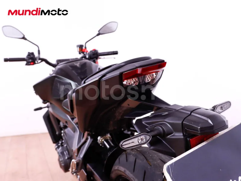 Yamaha MT-09 - Vista 9