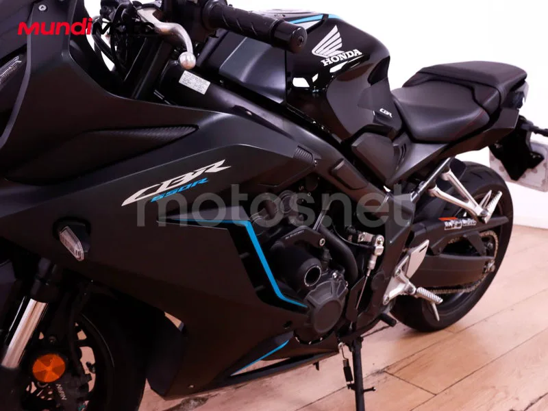 Honda CBR650R - Vista 10