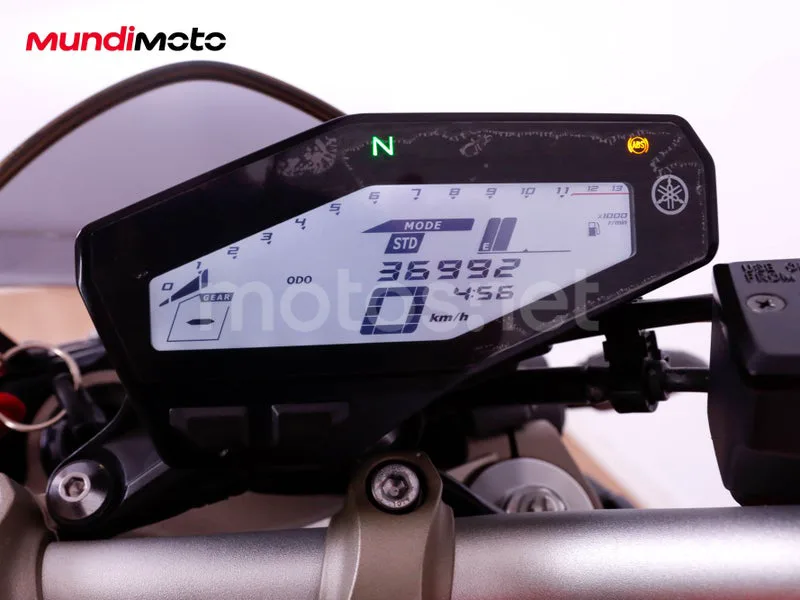 Yamaha MT-09 - Vista 12