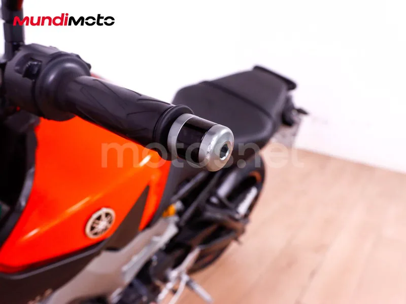 Yamaha MT-09 - Vista 15