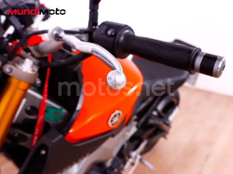Yamaha MT-09 - Vista 16