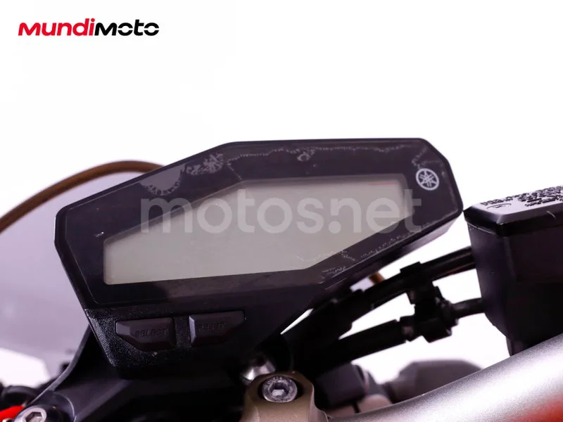 Yamaha MT-09 - Vista 18