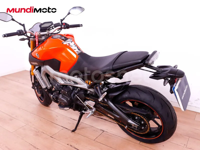Yamaha MT-09 - Vista 8